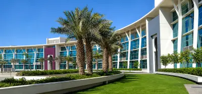 فرص تعليمية استثنائية في جامعات عالمية